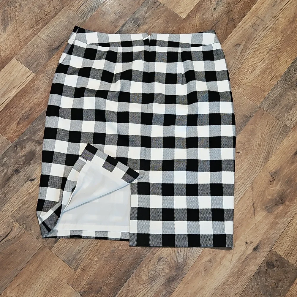 👗Ann Taylor Black and White Plaid Pencil Skirt